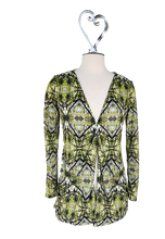 Load image into Gallery viewer, Spring Pine Diamond Sweater with Pockets
