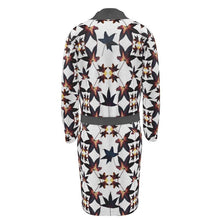 Load image into Gallery viewer, Black Leaf Jumble Quilt Bathrobe
